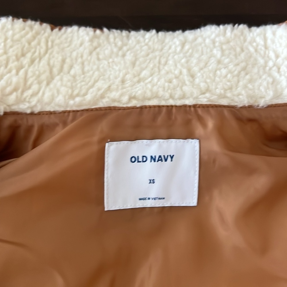 Old Navy Sherpa Vest - Picture 7 of 9